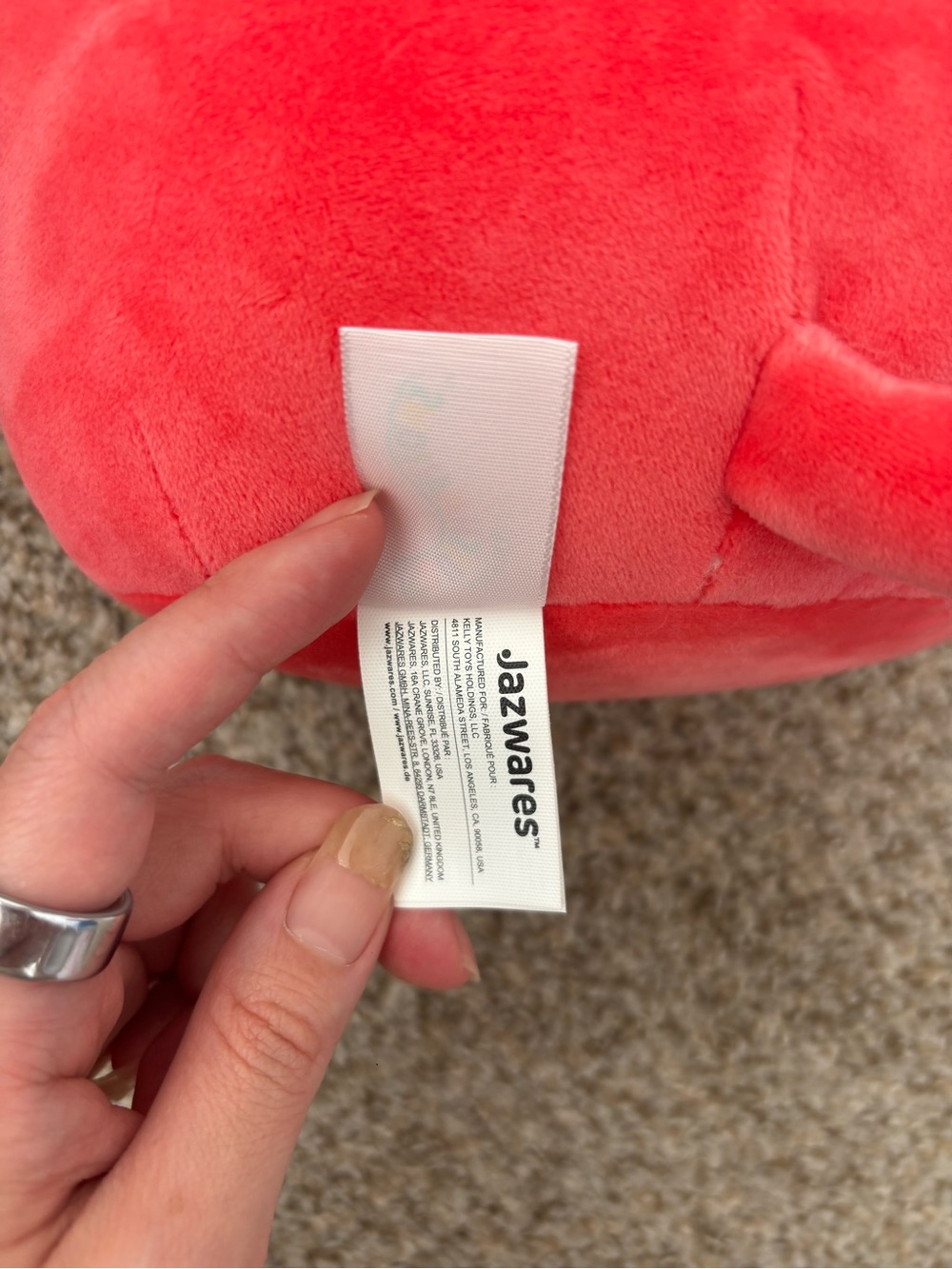 Squishmallows Scarlet the Strawberry Cat Plush | Jazwares | Olma - Picture 4 of 5